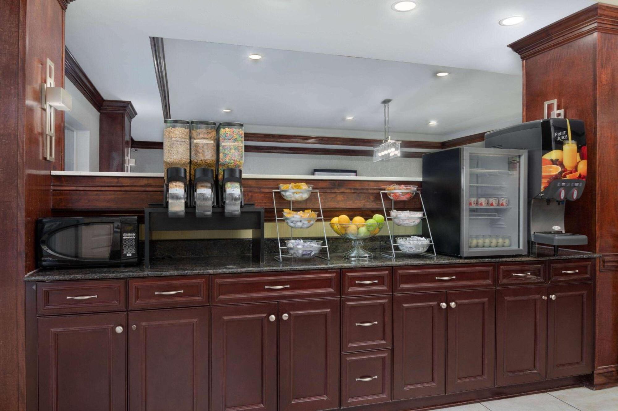 La Quinta By Wyndham Savannah Airport - Pooler Dış mekan fotoğraf